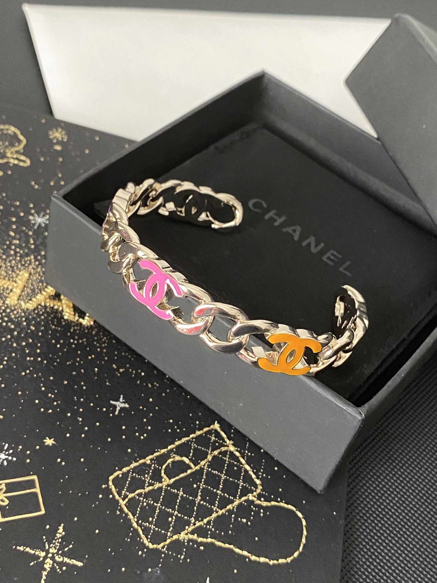 Miss Betty Bangle: Item(F#JYB87)