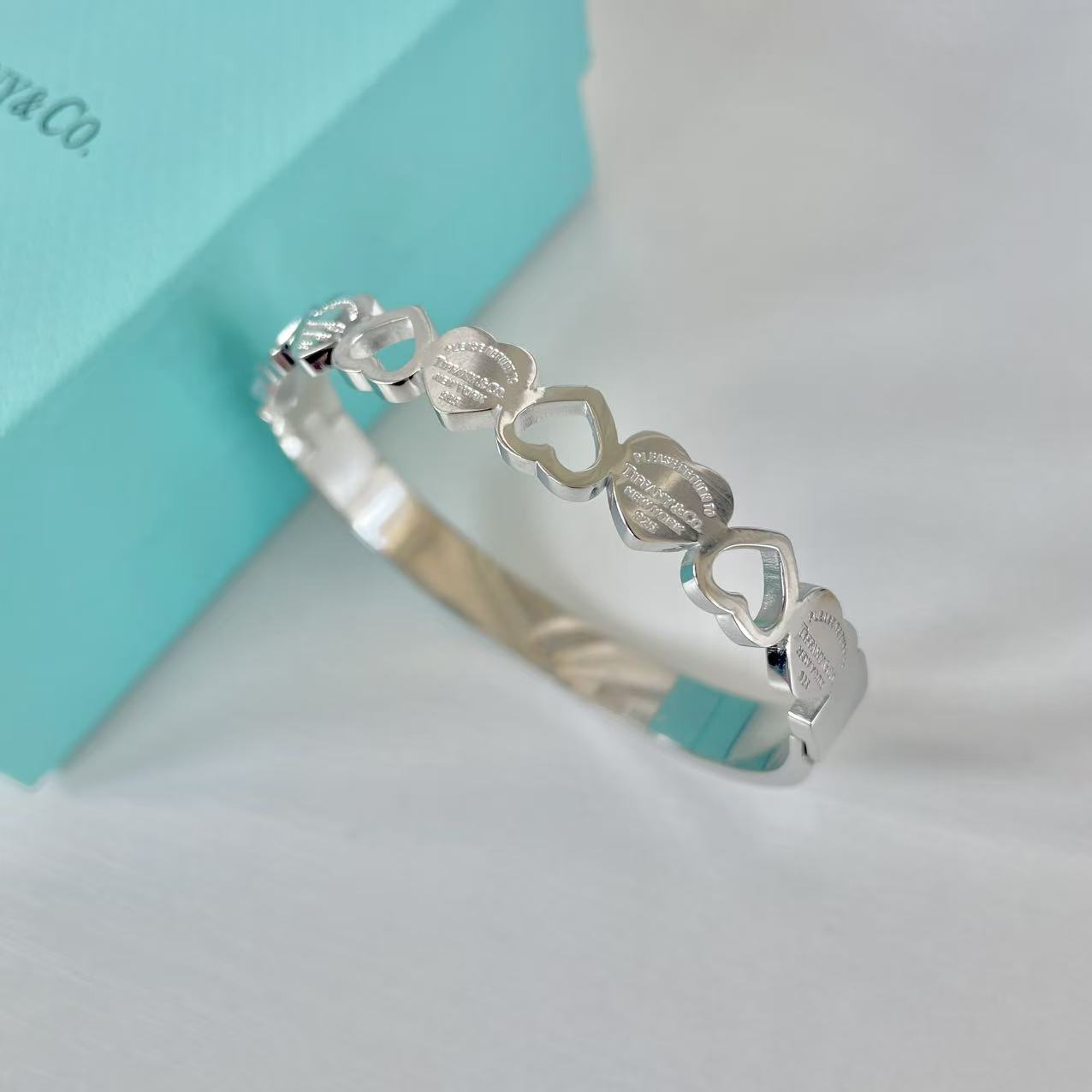 LOVE ME Bangle: Item(F# B0070).