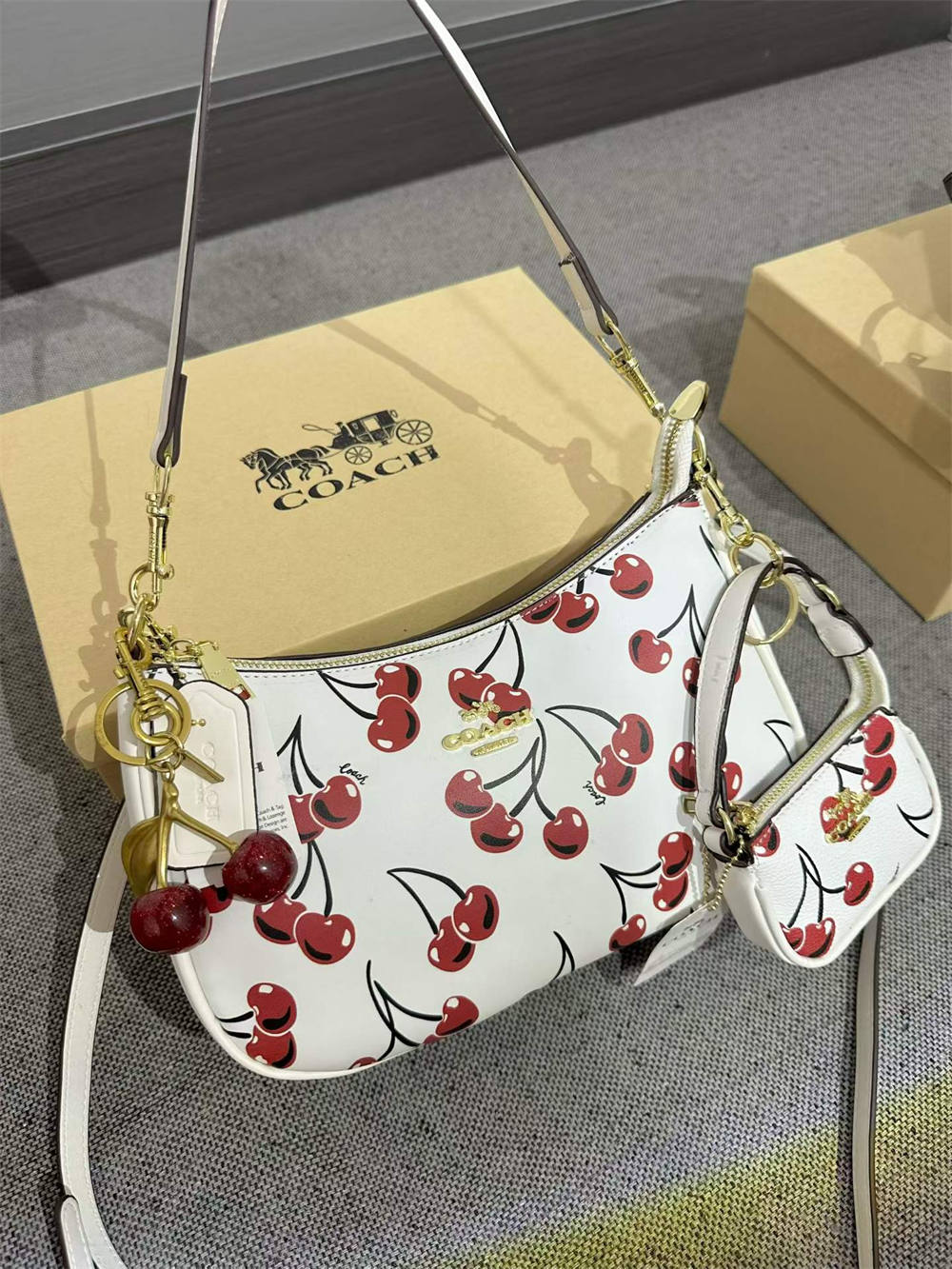 Licky Licky Shouler Handbag: Item (A# C0803)