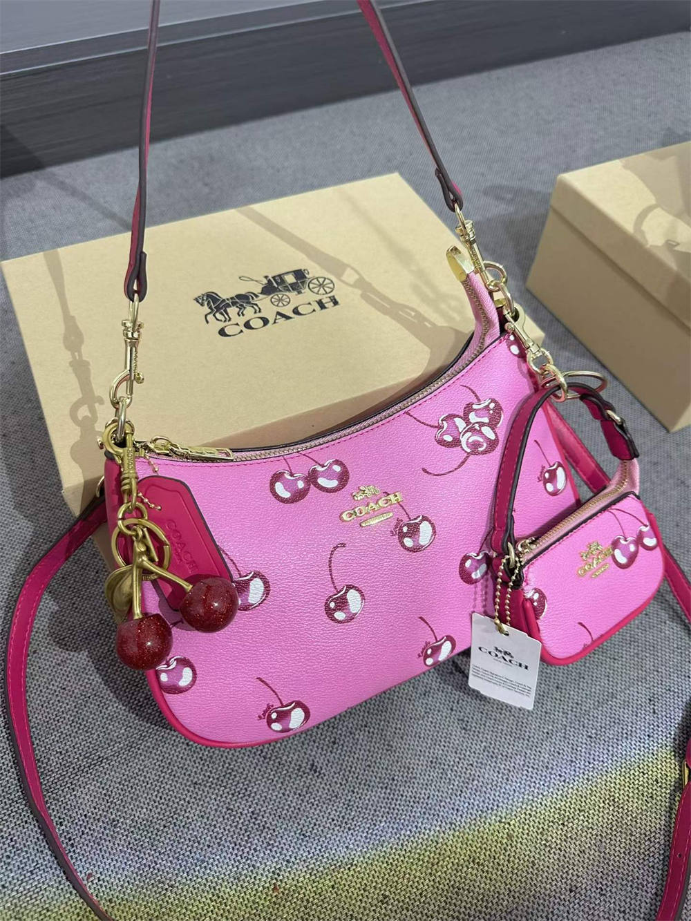 Licky Licky Shouler Handbag: Item (A# C0803)