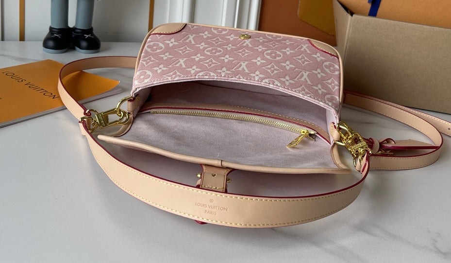 Party-Licous Handbag: Item(A# 31433)