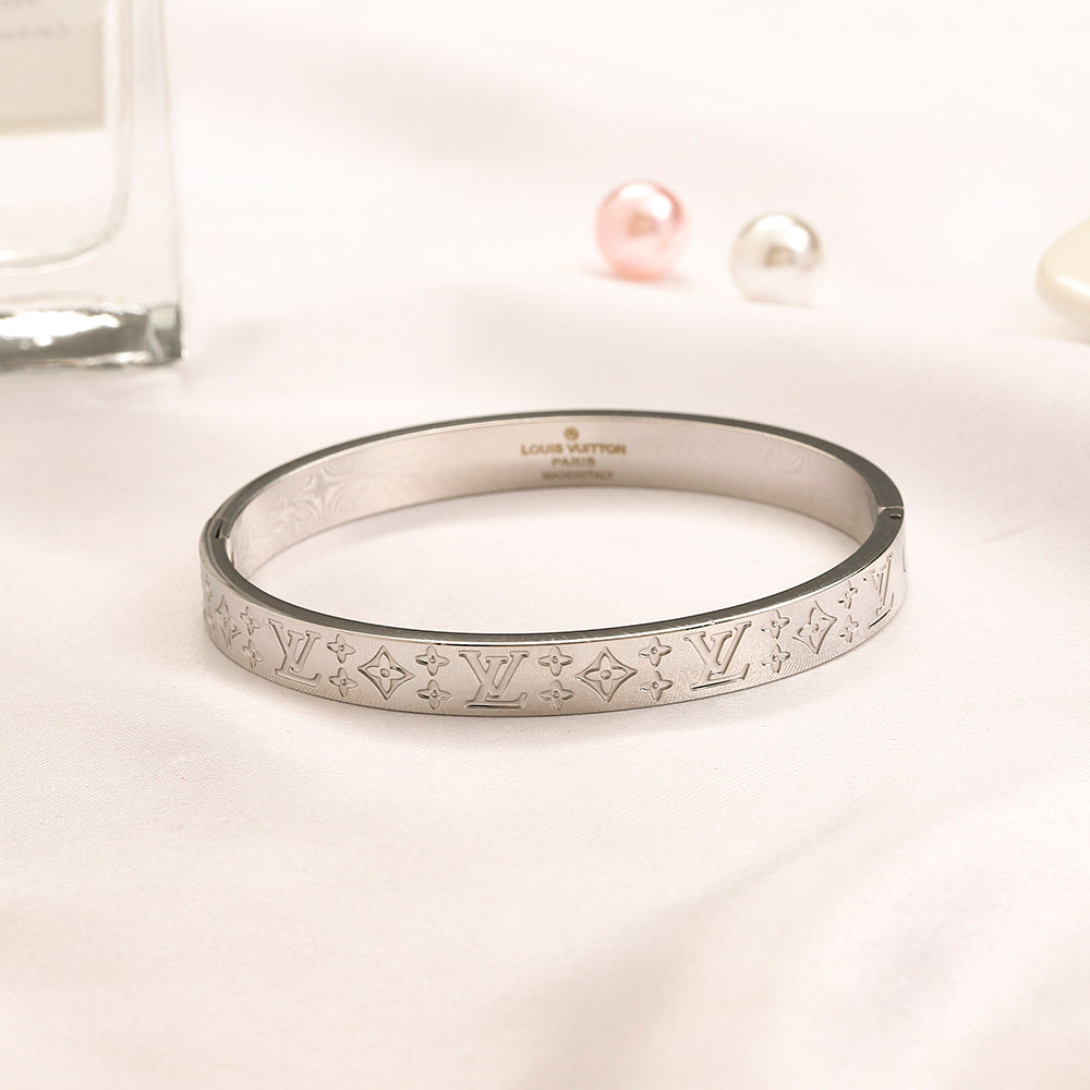 Luxe Bangle: Item(F# B0148.)
