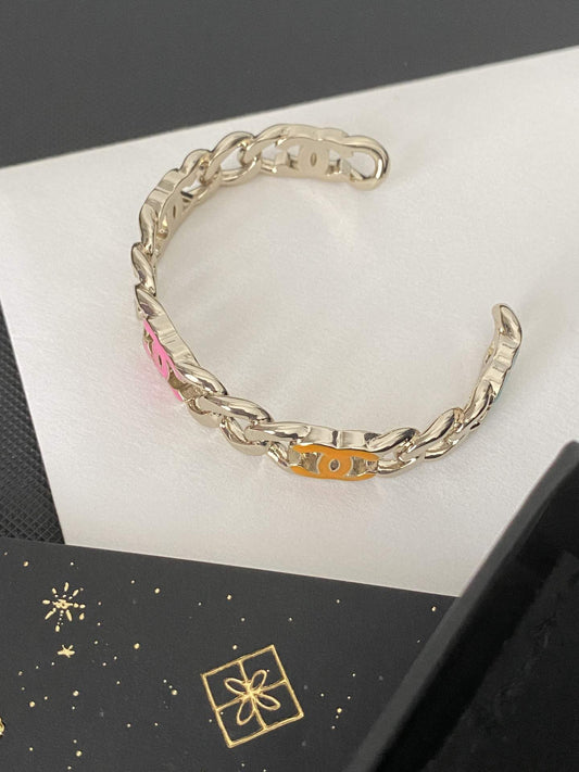 Miss Betty Bangle: Item(F#JYB87)