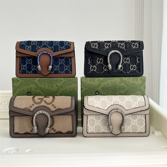 CLARISSA Handbag:Item (A# 31075).