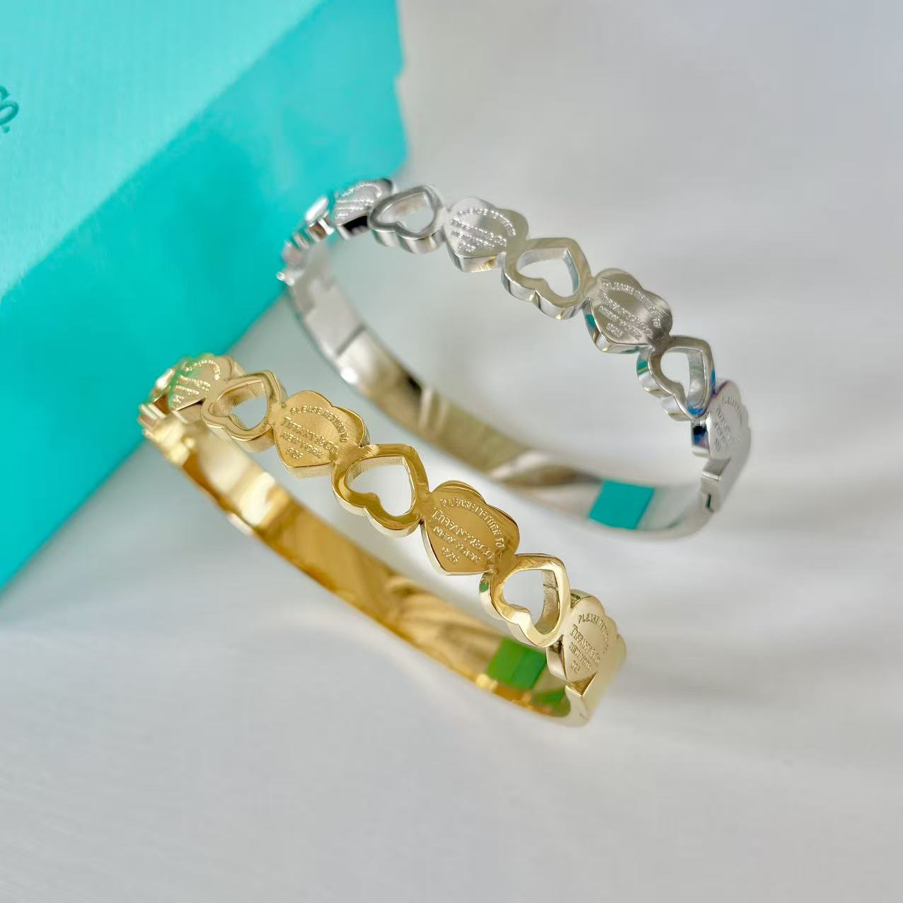LOVE ME Bangle: Item(F# B0070).