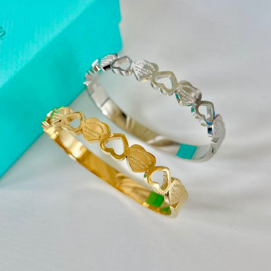 LOVE ME Bangle: Item(F# B0070).