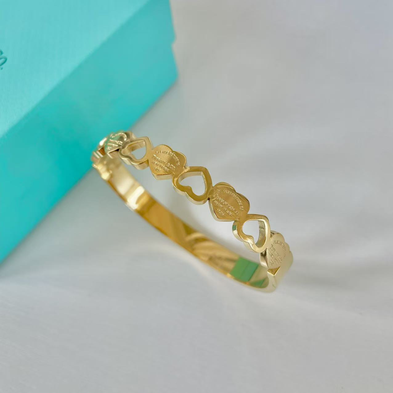 LOVE ME Bangle: Item(F# B0070).